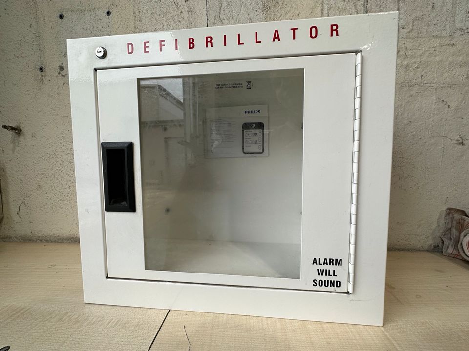 Defibrillator Wandschrank Hängeschrank Schrank mit Alarm in Dessau-Roßlau
