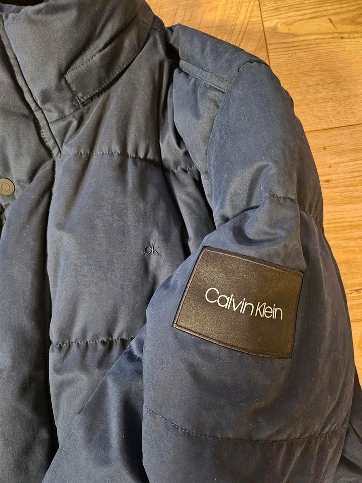 Calvin Klein Daunenjacke,  Boss, Canada Goose, Tommy Hilfiger in Sauensiek