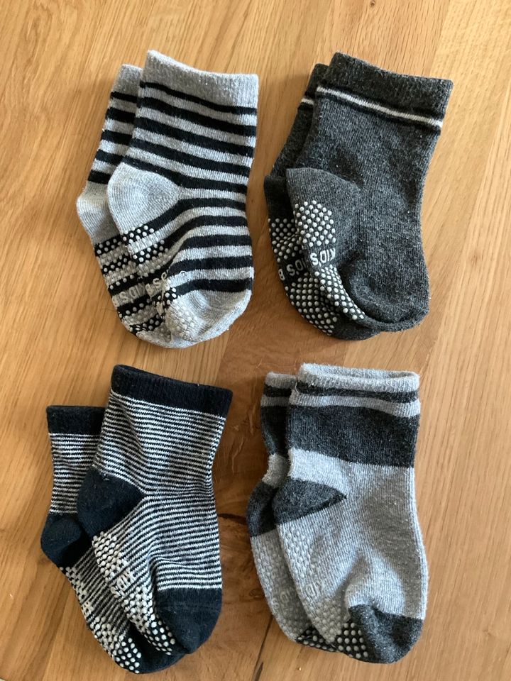 4 Paar Rutschesocken Größe 19-22 in Klüsserath