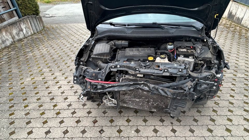 Opel Adam / Frontschaden in Weinbach