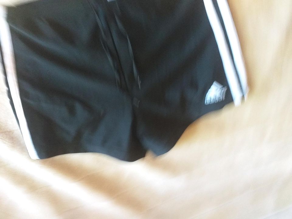 Adidas  Herren Badehose  Größe  6 in Mühlhausen-Ehingen