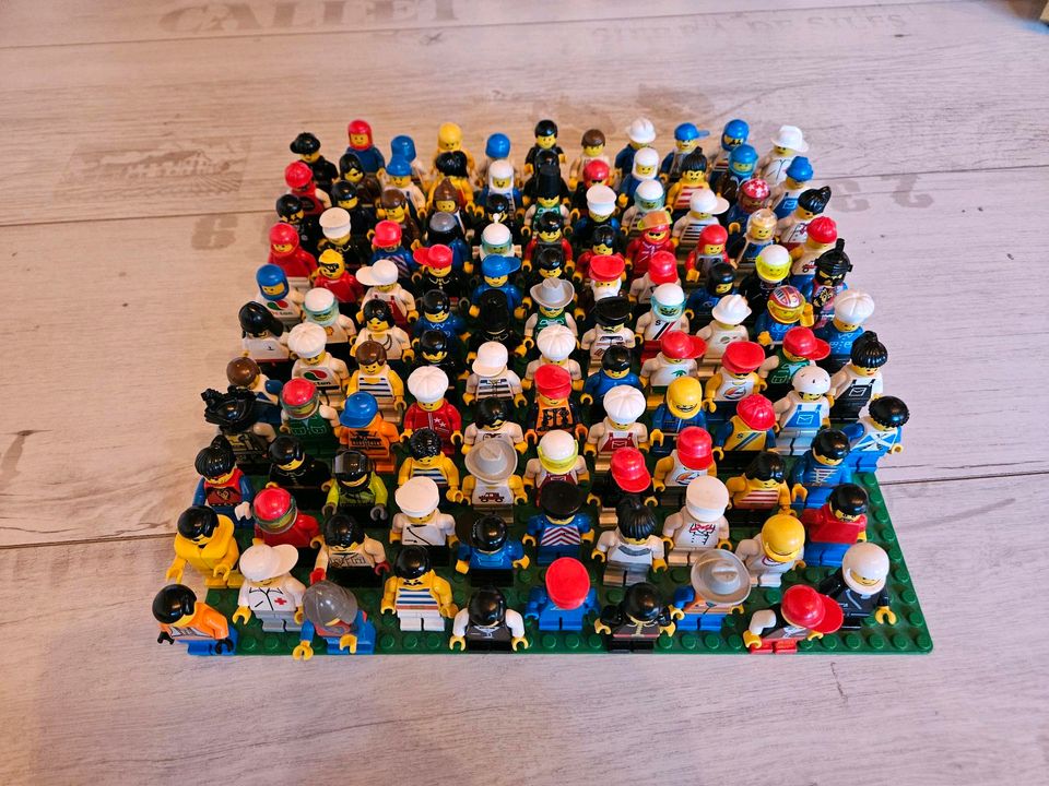 Lego Figuren und Zubehör in Aldersbach
