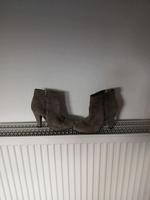 Hellgraue Stiefeletten in Wildlederoptik Münster (Westfalen) - Centrum Vorschau