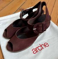 ARCHE Sandalen Schuhe 39 Keilabsatz Aubergine Leder weich Nordrhein-Westfalen - Oberhausen Vorschau