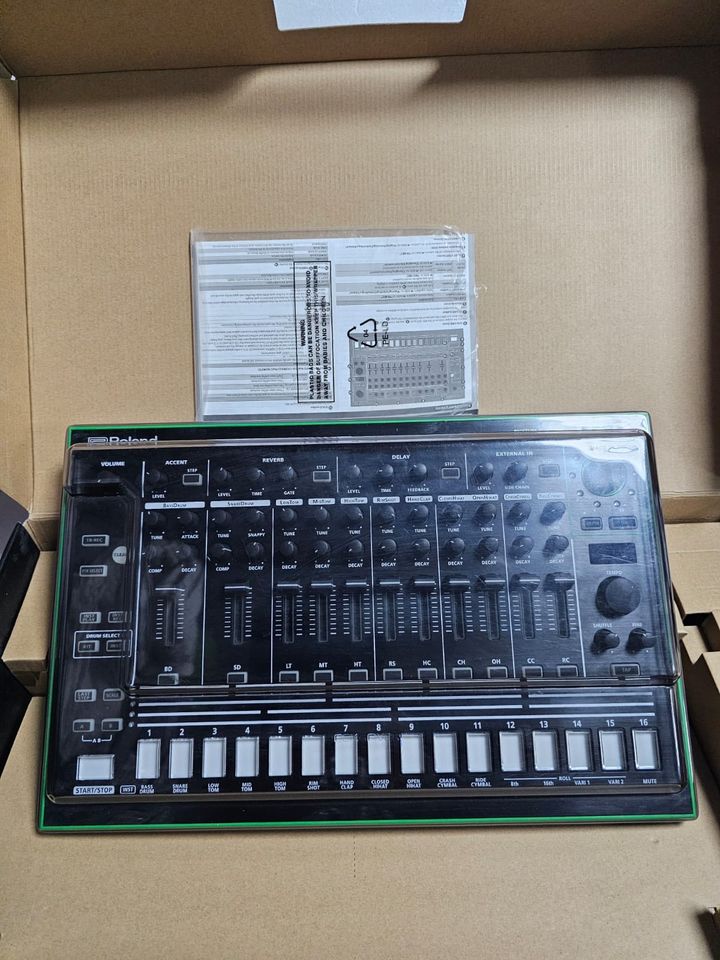 Roland TR8 + Decksaver ! in Köln