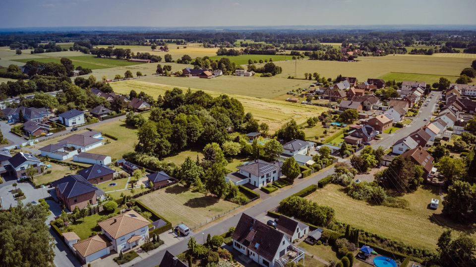 Repräsentative Villa mit angeschlossenem Büro auf großem Grundstück in ruhiger Lage in Rietberg