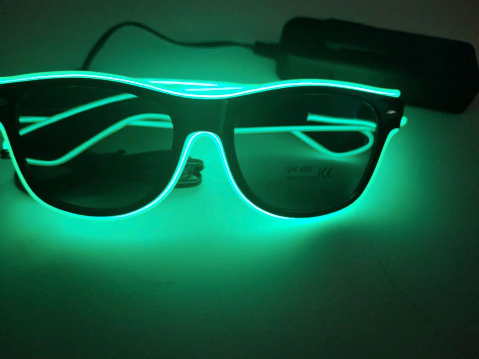 Sonnenbrillen 4 Stück Leuchtbrille Lichtbrille Disco Partybrille in Warstein