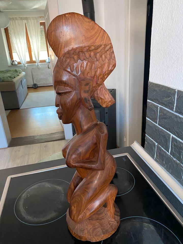 Afrikanische Holz Skulptur. Voll Holz . Siehe Bilder . Ca 52 cm in Nürnberg (Mittelfr)