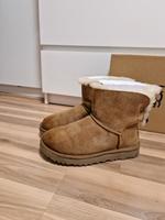 UGG Damen Lammfell Boots Gr. 38 Mini Bayley Bow II Berlin - Spandau Vorschau