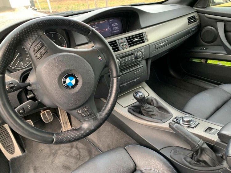 BMW 320 D Cabrio E93 - M-Line - Leder - Xenon - Navi - Keyless in Kalkar