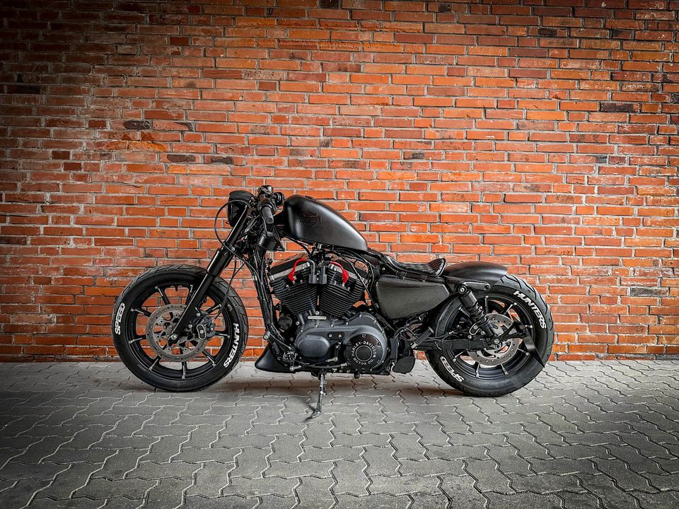 Harley Davidson Carbon Iron Blackout Custom Bike Mattschwarz in Hamburg