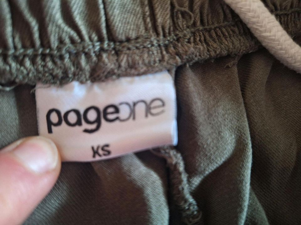 Kurze Hose in olivgrün, Damen/ Teenager/ Mädchen,  Größe XS in Saarlouis