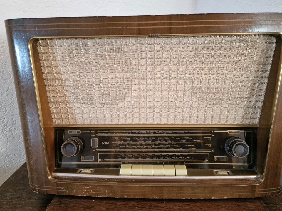SABA, schönes altes Radio, voll funktionsfähig in Kipfenberg
