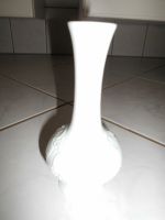 KPM Kerafina KLEINE VASE weiß Porzellan, Höhe 17 cm Handarbeit Hessen - Burghaun Vorschau