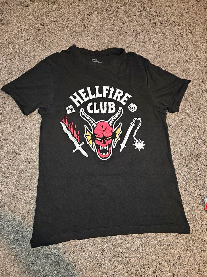 SET: NEU 3 T-shirts Stranger Things und Hellfire Club Gr. XS in Stendal