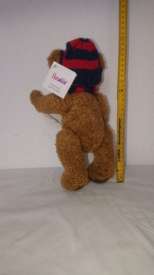 Sunkid Teddy mit Schal und Mütze neuwertig 28 cm in Östringen
