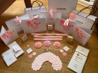 Geschenkverpackung Geschenkbox Chanel Armband Kamelie Anhänger Hessen - Kelkheim Vorschau