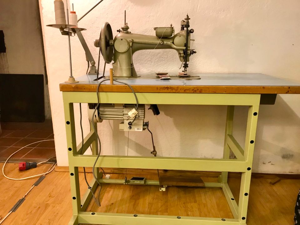 Industrienähmaschine Leder Necchi 632-100 in Freyung