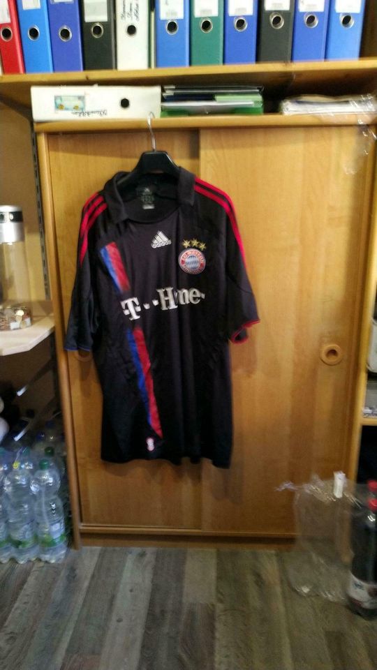 Sammlung Bayern Trikot Originalware in Neunburg