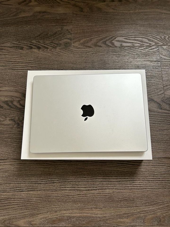 MacBook Pro 14“ M1 Silber in Berlin