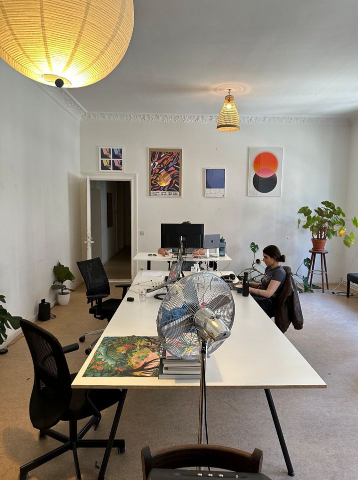 Flex Desk in Berlin Arbeitsplatz im offenen Arbeitsbereich/Büro in Berlin