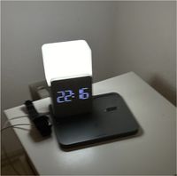 Wireless charger induktive ladestation mit Uhr und Lampe Sachsen - Zwenkau Vorschau