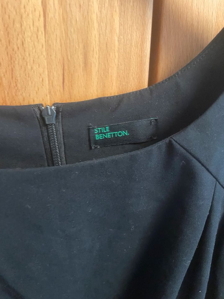 Hübsches Kleid von Benetton in Größe 40 in Berlin