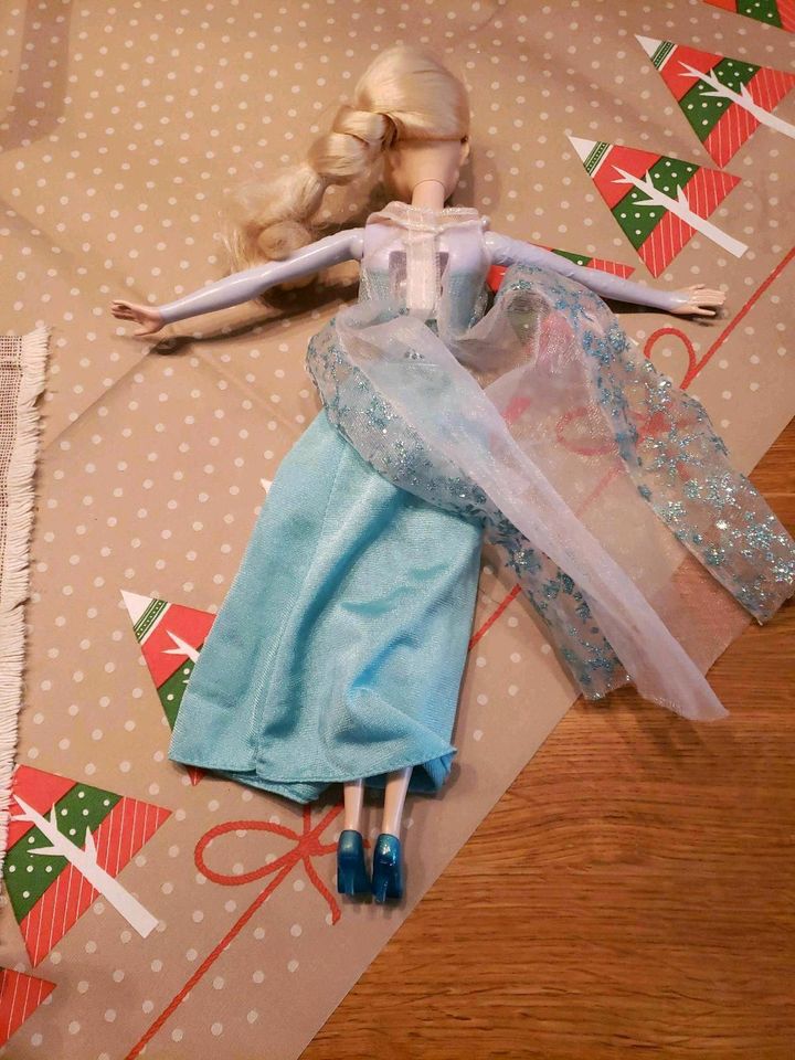 Singende Elsa Barbie in Bremen