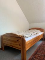 Bett Massivholz 200 x 90 cm **NUR BETTGESTELL** Niedersachsen - Melle Vorschau