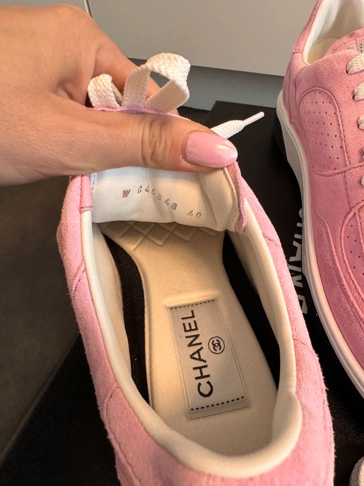 Chanel Sneaker in Größe 40 neu mit Original Rechnung in Aachen