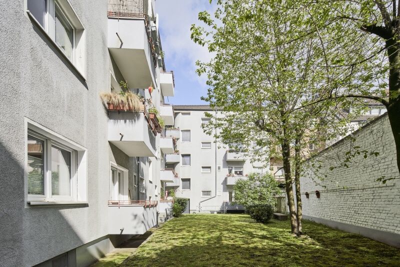 Helle und außergewöhnliche 5-Zimmer-Wohnung mit drei Austritten in zentraler Lage von Lindenthal in Köln