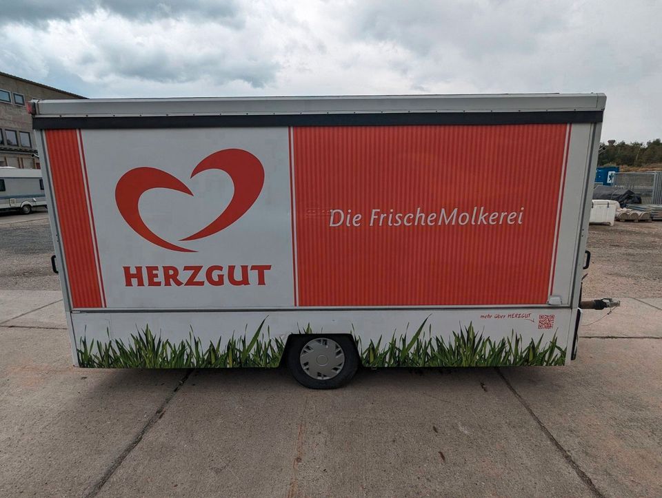 Seico Rhein Verkaufsanhänger mit Kühltheke ➖ TÜV 02.2026 ➖ Verkaufswagen Anhänger Imbisswagen Imbissanhänger Schankwagen Bierwagen Eiswagen Foodtruck in Leipzig