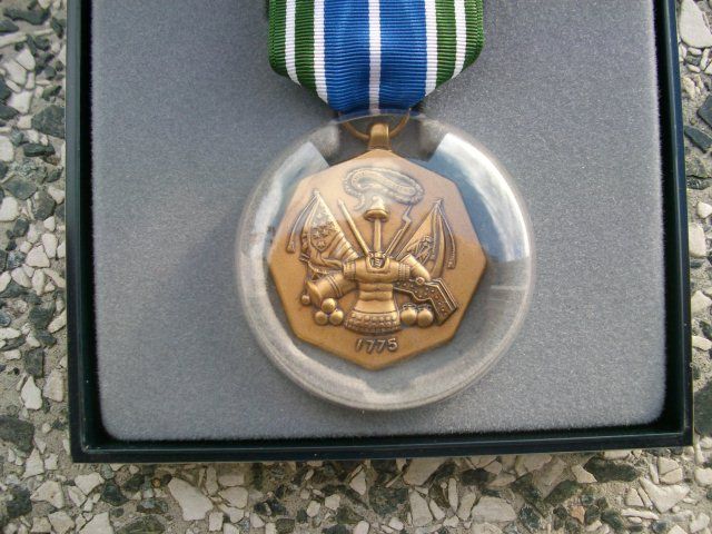 US Orden Medal for military achievement,komplett,ungetragen, Etui in Dorfchemnitz