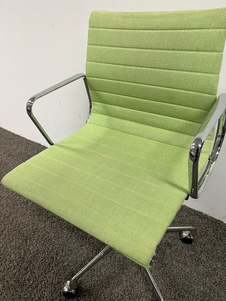 Vitra Eames EA118 Alu-Chair Bürostuhl Drehstuhl Stuhl Hopsak in Neuss