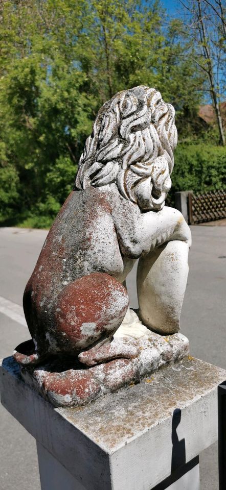 Steinskulptur bayrischer Löwe Garten Skulptur frostsicher Stele in Mindelheim