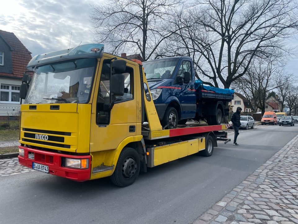 Abschleppdienst autotransport Abschlepwagen Wohnmobil Unfall in Berlin