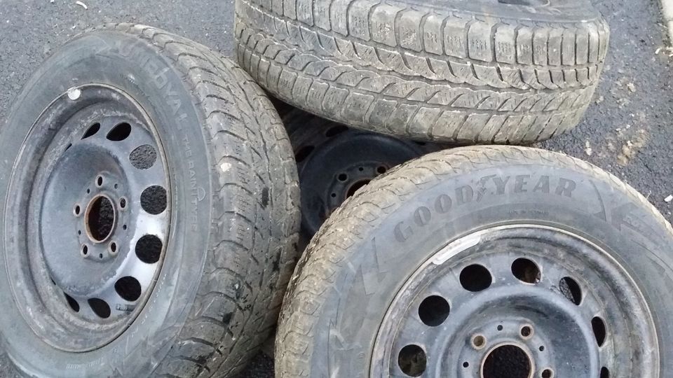 4 gebrauchte Winterreifen der Größe 195/65 R15 in Selb