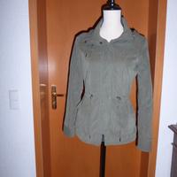 Jacke mit Kapuze in Gr. XS von only - dünn gefüttert Sachsen - Riesa Vorschau