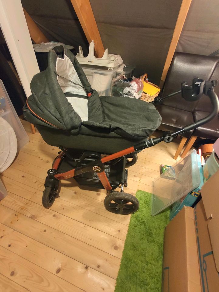 Kinderwagen/Buggy von Hartan mit viel Zubehör in Kiel