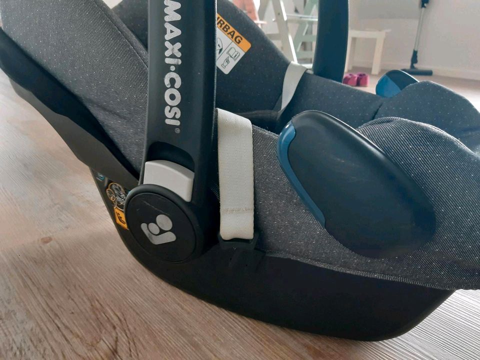 Maxi Cosi mit Isofix- Station in Heiligenberg