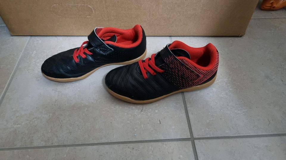 Hallenschuhe Fußballschuhe Decathlon Gr. 32 in Roth