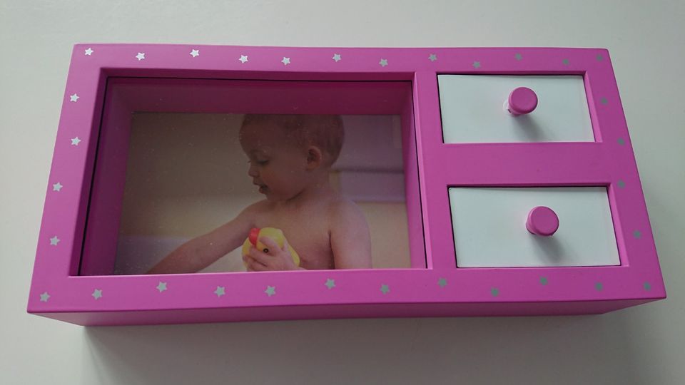 Baby Bilderrahmen Fotorahmen mit 2 Schubladen Sterne pink in Seevetal