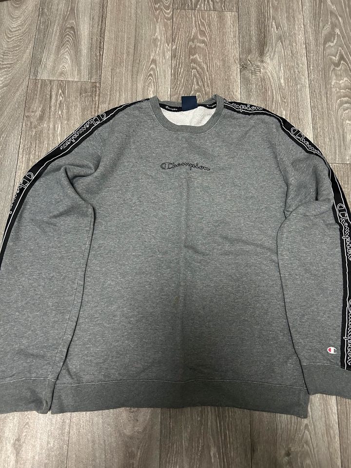 Champion Pullover grau (L) in Bielefeld