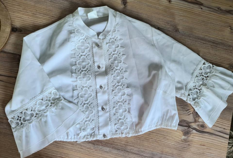 Badego Dirndlbluse Gr. 40 vintage Retro wollweiß mit Spitze in Brannenburg