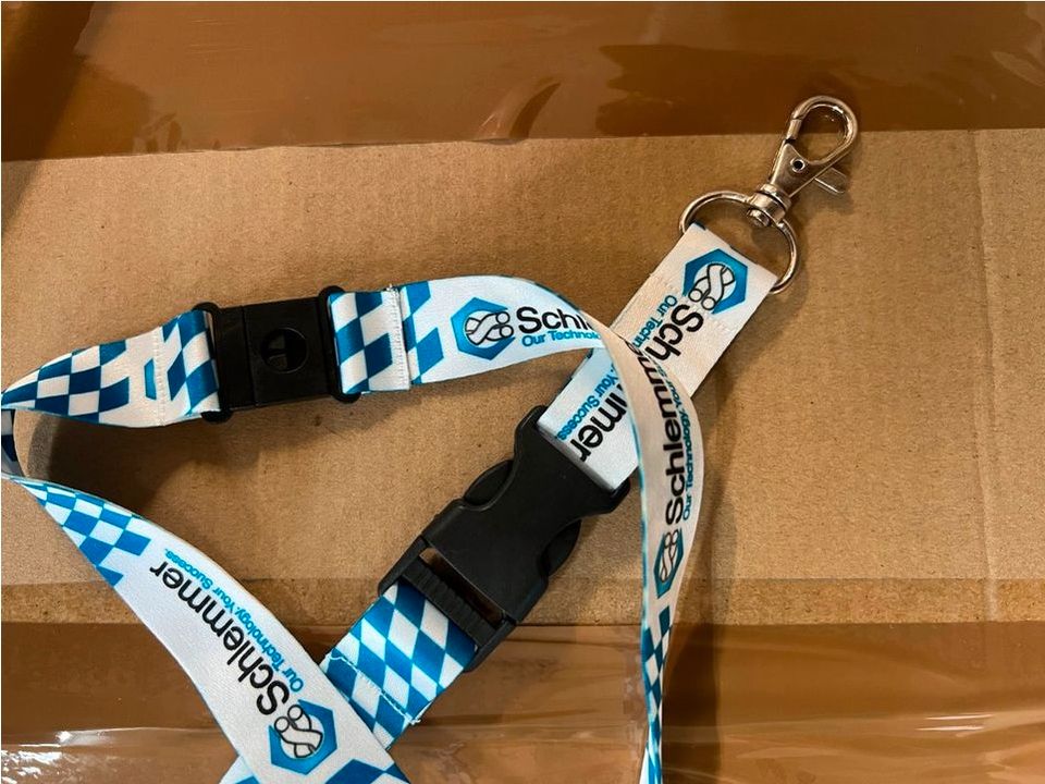 375 St. Schlemmer Lanyard bayrisch, Schlüsselband, Symbolisches Band mit Karabiner, Firmenband, Schnür-Band, Länge 52 cm, weiß und blau, 25 St. je Packung, A Ware Großhandel Restposten in Tanna