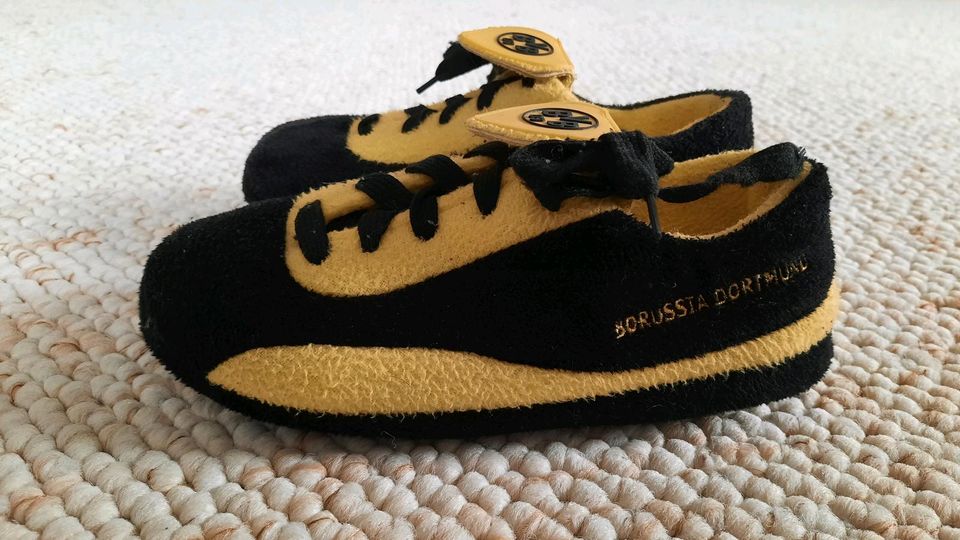 BVB Fußball Mädchen Jungen Hausschuhe  Fußballschuhe Gr. 33 in Sonneberg