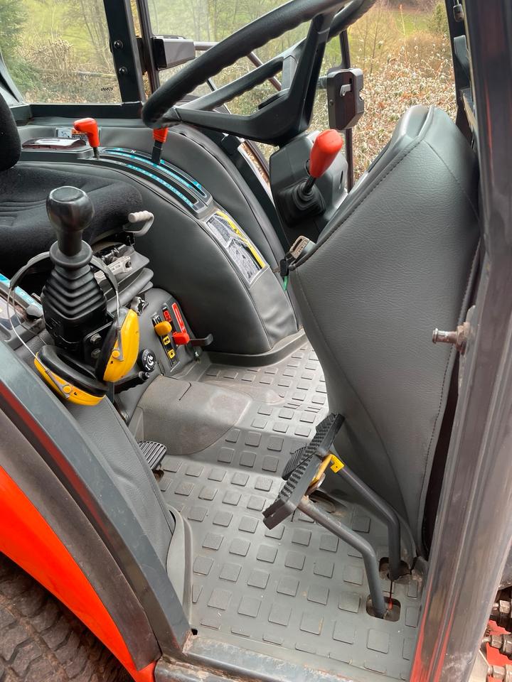 Kubota STV 32 Mähwerk Hydraulik Traktor Schlepper in Mettlach