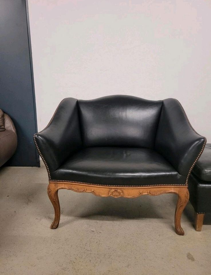Sessel Vintage mit Hocker in einem guten Zustand in Düsseldorf