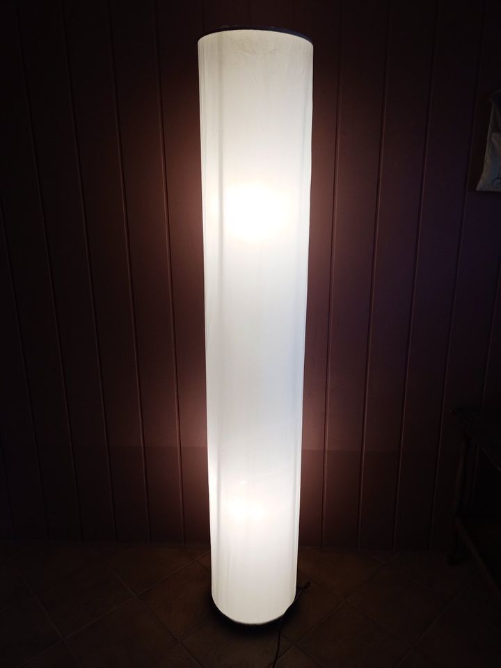 Schöne Romantische Stehlampe...176 cm hoch 30cm breite mit Stoff. in Sauldorf