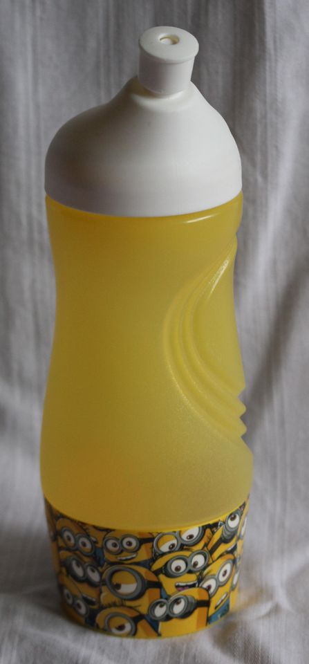 MINION ~ Trinkflasche von Tupperware & Brotdose in Hürth